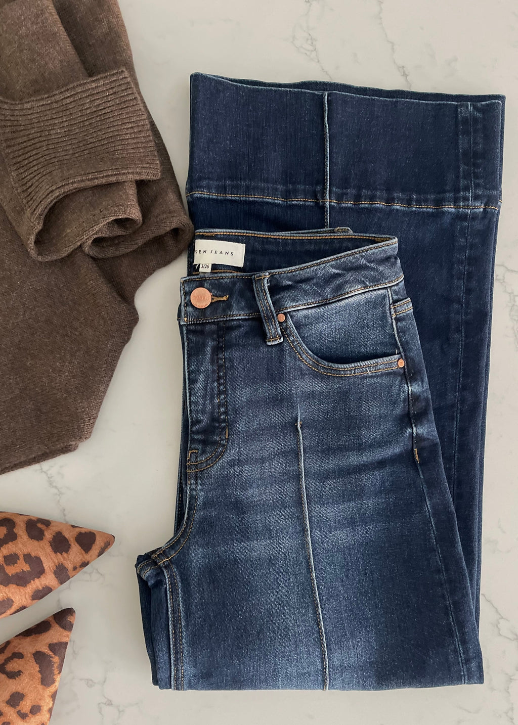 Denim Isla Mid Rise Pintuck Crop