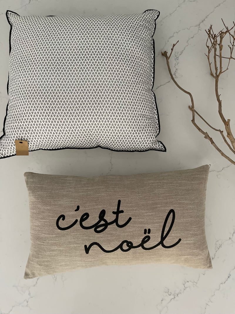 Z ZAura C'Est Noel Pillow